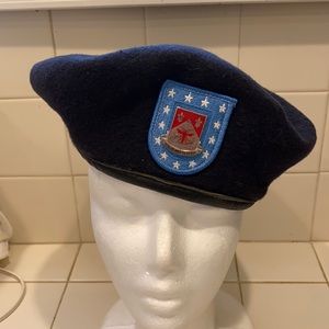 Park Hurst beret made in Canada in good condition